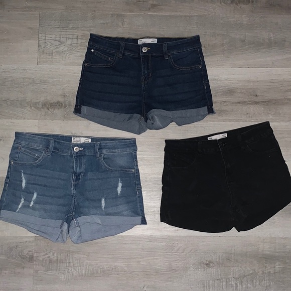 Three Pairs of Ardene Shorts (Size 5) - Picture 1 of 8